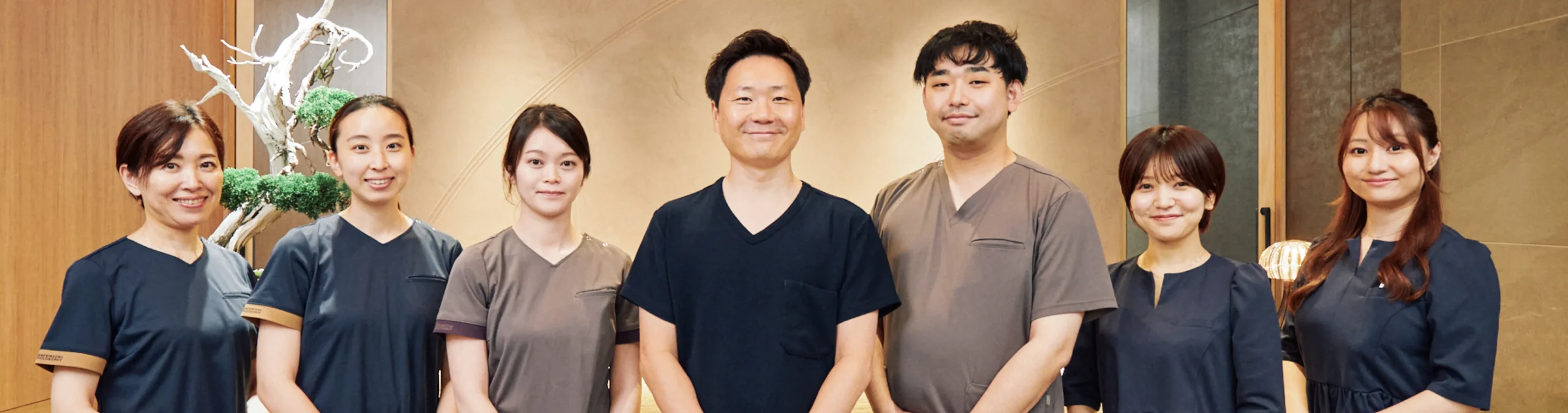 東京ウィメンズクリニックの医師とスタッフの集合写真